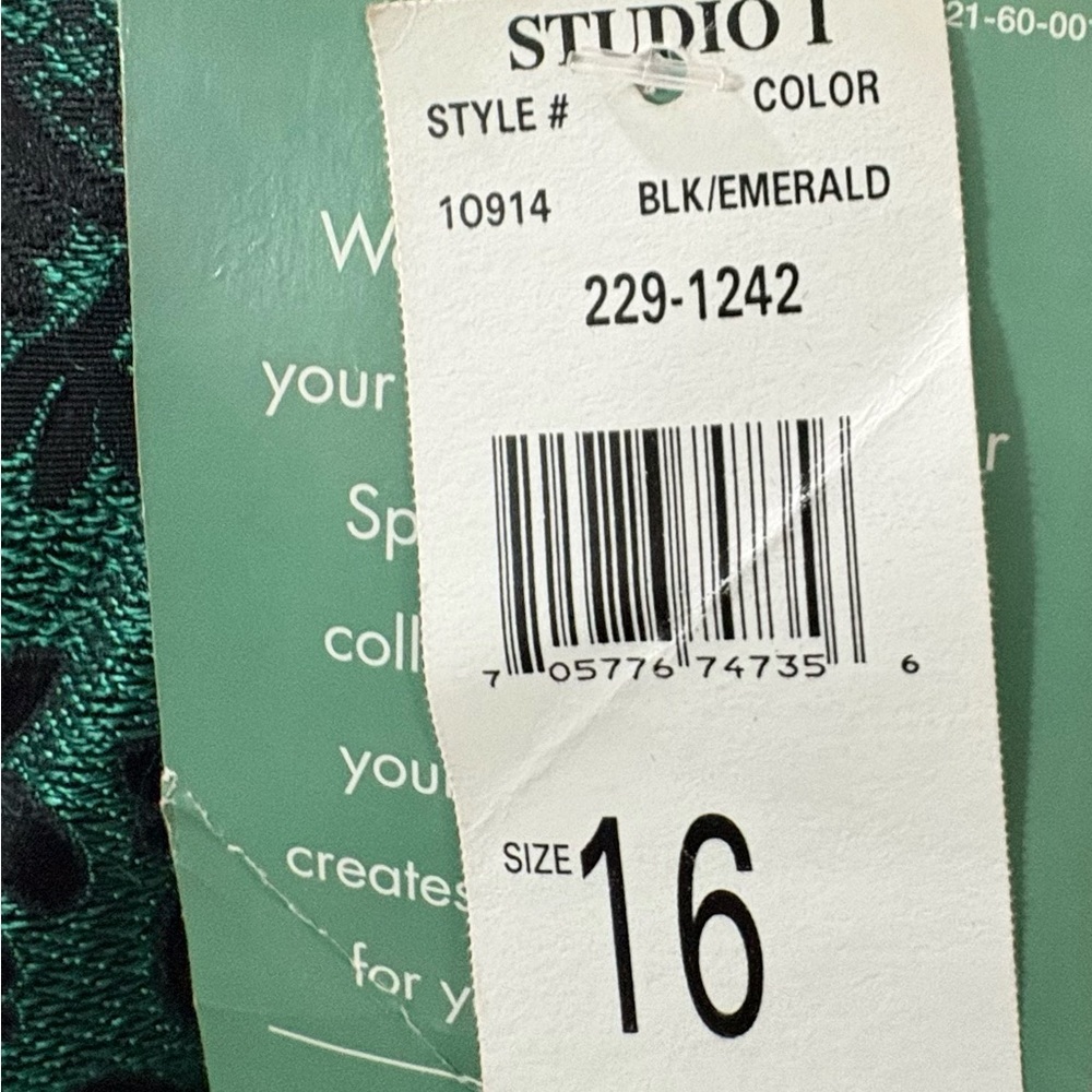 Elegant Black and Green Dress​ - Picture 5 of 6